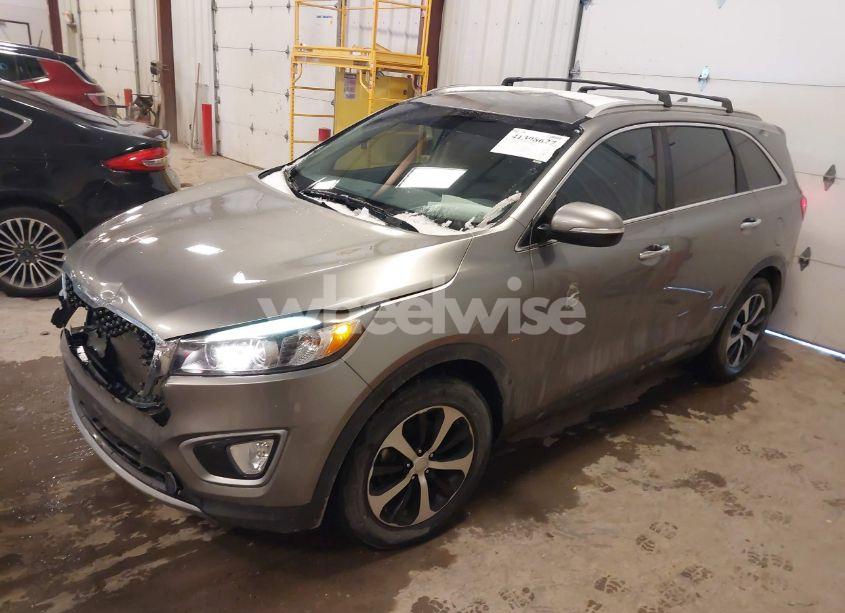 Photo 2 of 2017 Kia Sorento 3.3L EX (VIN 5XYPH4A55HG202671)