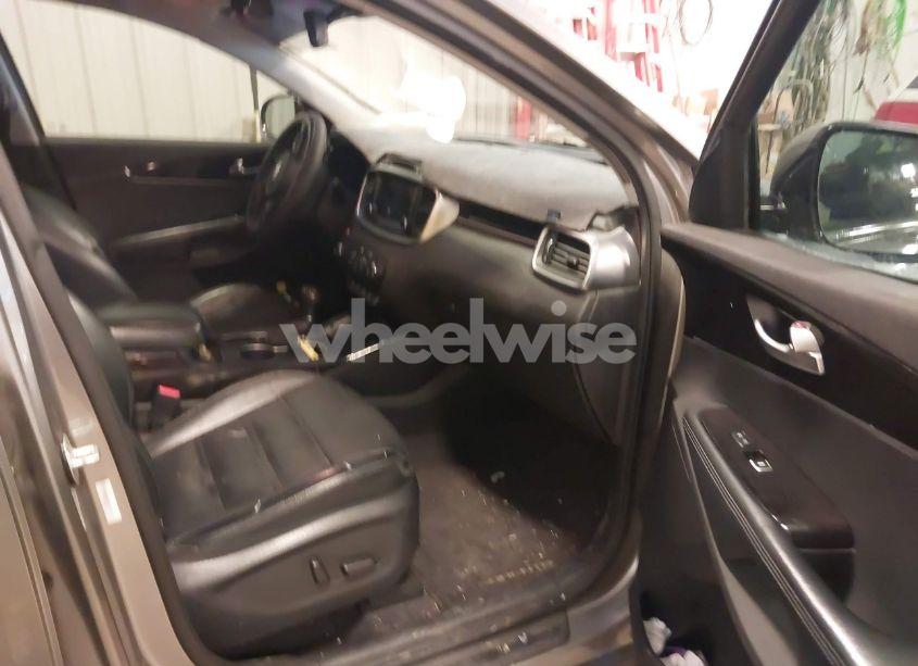 Photo 5 of 2017 Kia Sorento 3.3L EX (VIN 5XYPH4A55HG202671)