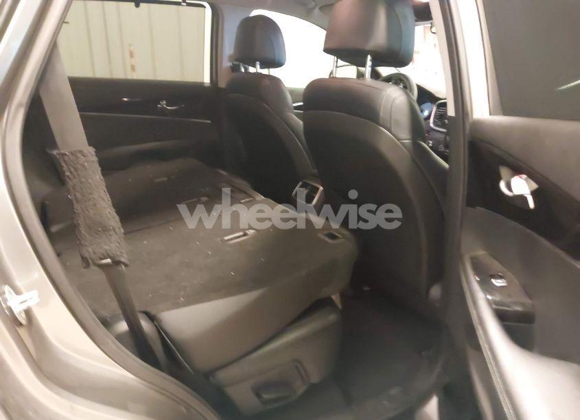 Photo 8 of 2017 Kia Sorento 3.3L EX (VIN 5XYPH4A55HG202671)