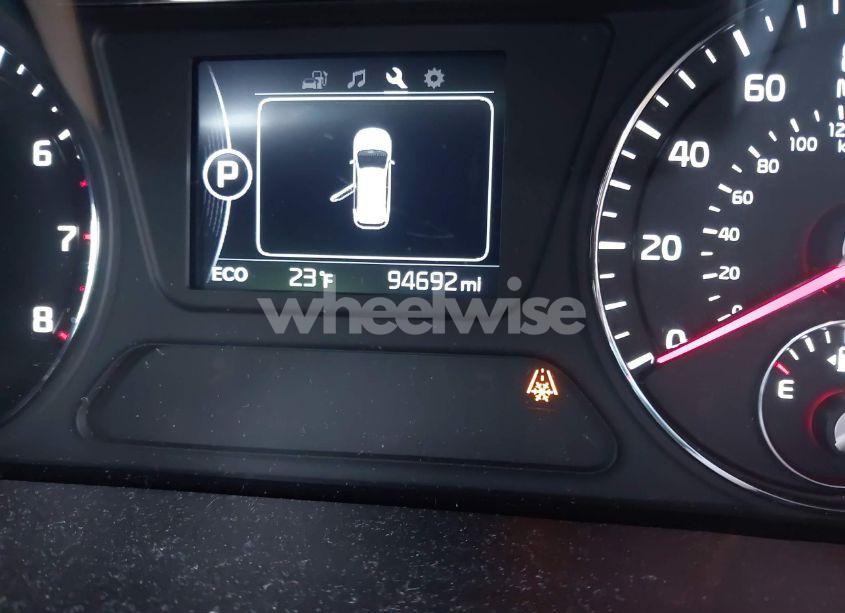 Photo 15 of 2016 Kia Sorento 3.3L EX (VIN 5XYPH4A56GG105722)