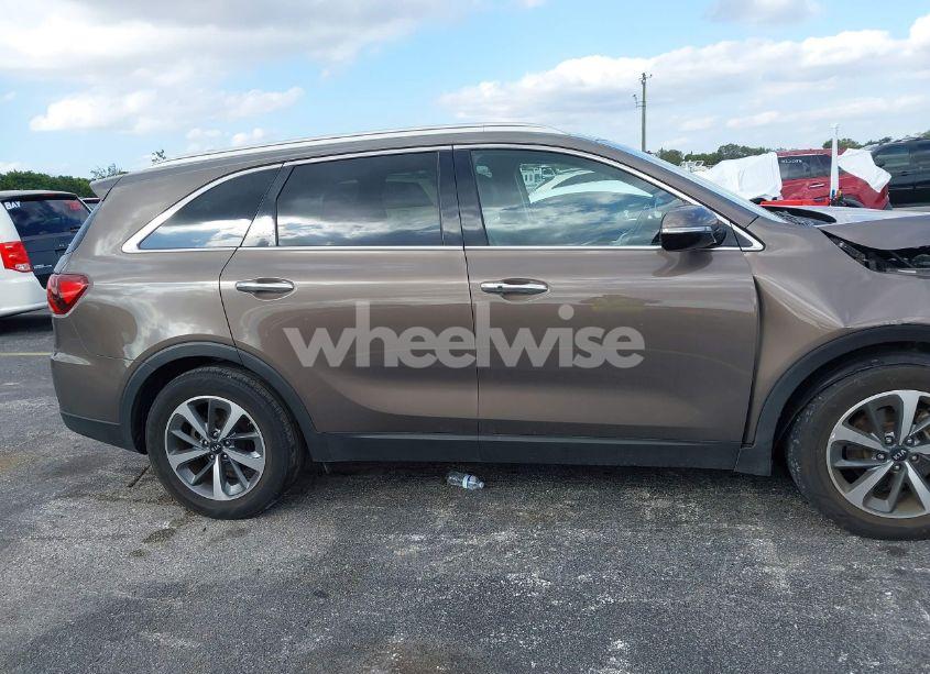 Photo 14 of 2019 Kia Sorento 3.3L EX (VIN 5XYPH4A56KG525795)
