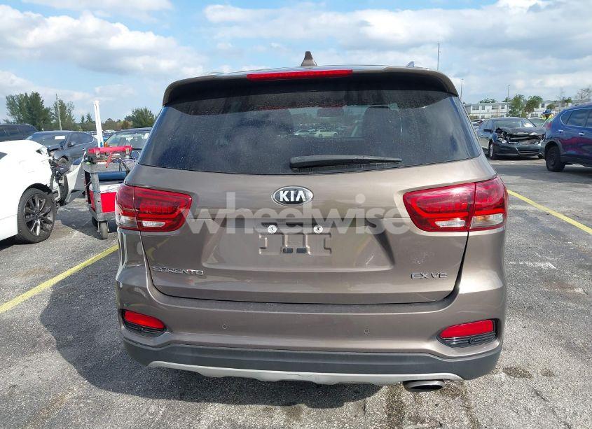 Photo 17 of 2019 Kia Sorento 3.3L EX (VIN 5XYPH4A56KG525795)