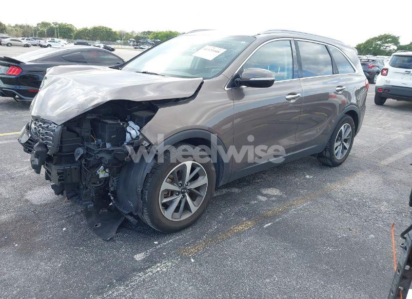 Photo 2 of 2019 Kia Sorento 3.3L EX (VIN 5XYPH4A56KG525795)
