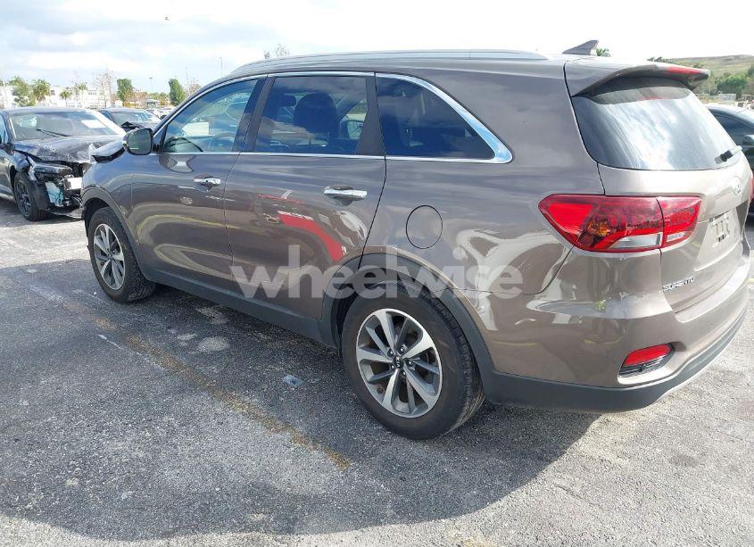 Photo 3 of 2019 Kia Sorento 3.3L EX (VIN 5XYPH4A56KG525795)