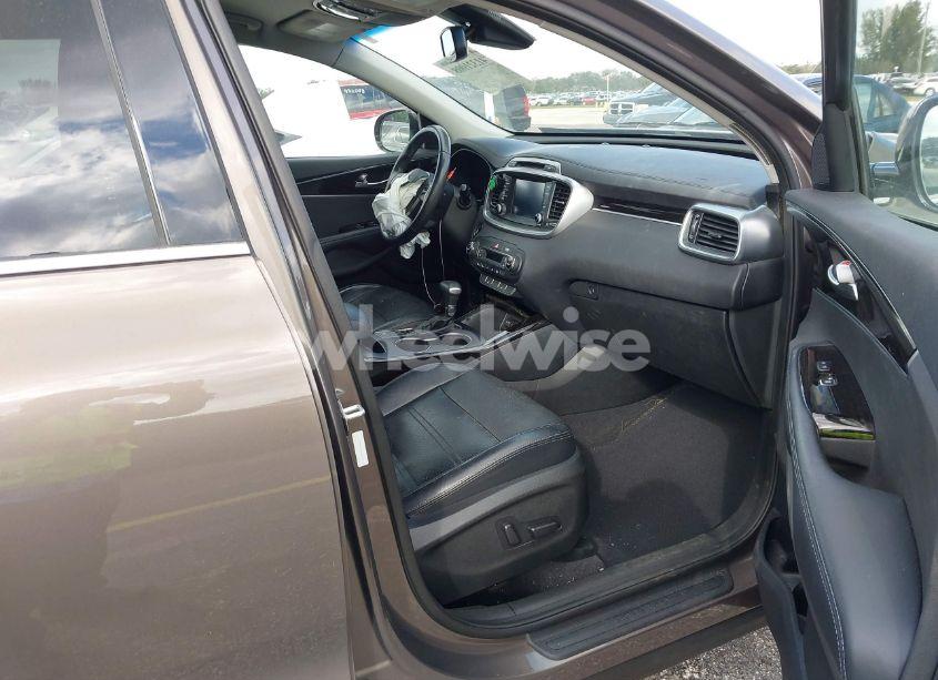 Photo 5 of 2019 Kia Sorento 3.3L EX (VIN 5XYPH4A56KG525795)