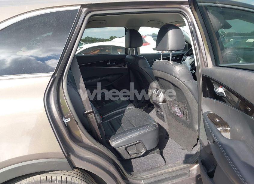 Photo 8 of 2019 Kia Sorento 3.3L EX (VIN 5XYPH4A56KG525795)