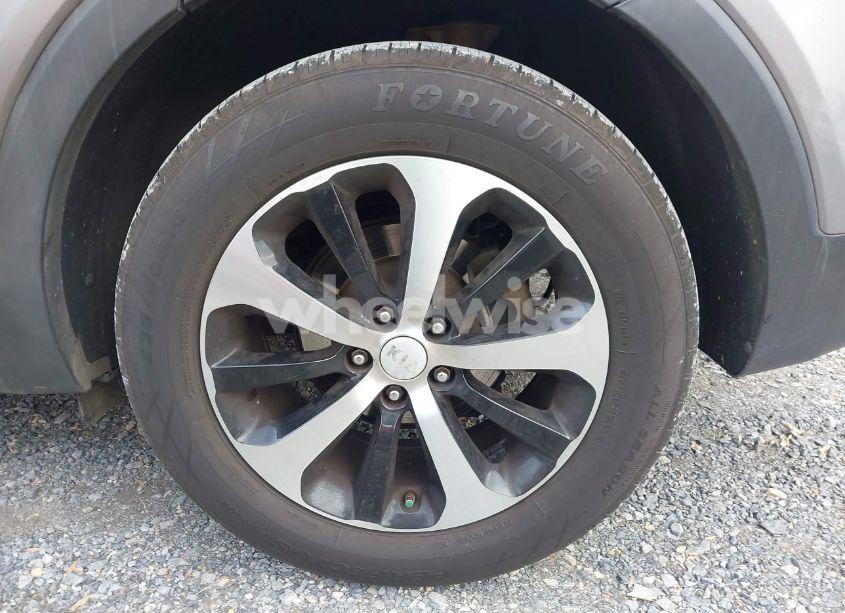 Photo 12 of 2016 Kia Sorento 3.3L EX (VIN 5XYPH4A57GG107009)