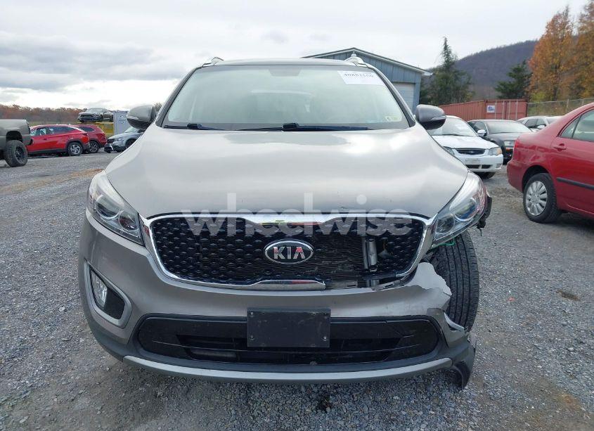 Photo 13 of 2016 Kia Sorento 3.3L EX (VIN 5XYPH4A57GG107009)