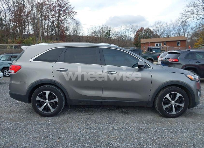 Photo 14 of 2016 Kia Sorento 3.3L EX (VIN 5XYPH4A57GG107009)