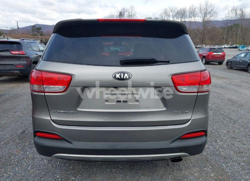 Photo 17 of 2016 Kia Sorento 3.3L EX (VIN 5XYPH4A57GG107009)