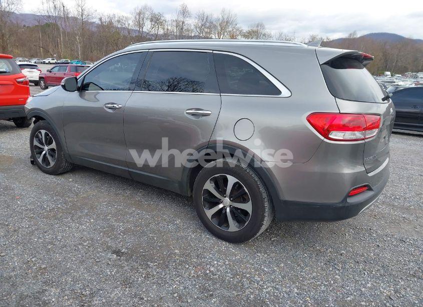 Photo 3 of 2016 Kia Sorento 3.3L EX (VIN 5XYPH4A57GG107009)