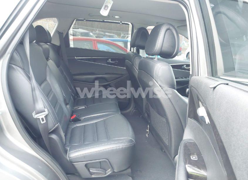 Photo 8 of 2016 Kia Sorento 3.3L EX (VIN 5XYPH4A57GG107009)