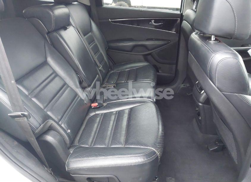 Photo 8 of 2017 Kia Sorento 3.3L EX (VIN 5XYPH4A57HG203255)