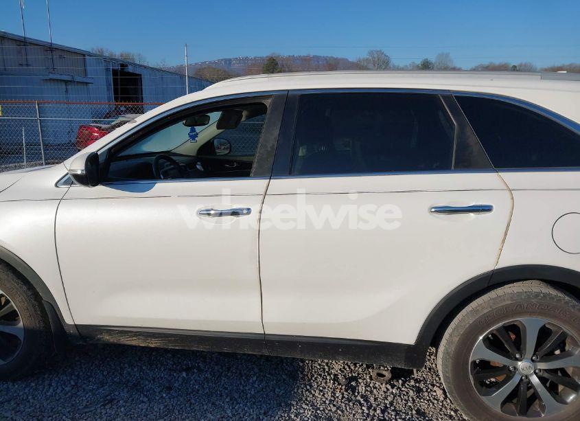 Photo 14 of 2017 Kia Sorento 3.3L EX (VIN 5XYPH4A57HG231895)