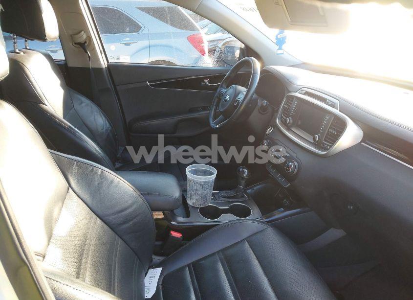 Photo 5 of 2017 Kia Sorento 3.3L EX (VIN 5XYPH4A57HG231895)