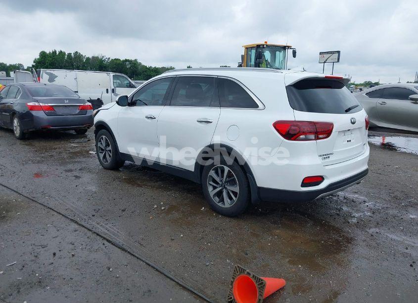 Photo 3 of 2019 Kia Sorento 3.3L EX (VIN 5XYPH4A57KG502493)