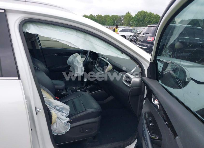 Photo 5 of 2019 Kia Sorento 3.3L EX (VIN 5XYPH4A57KG502493)