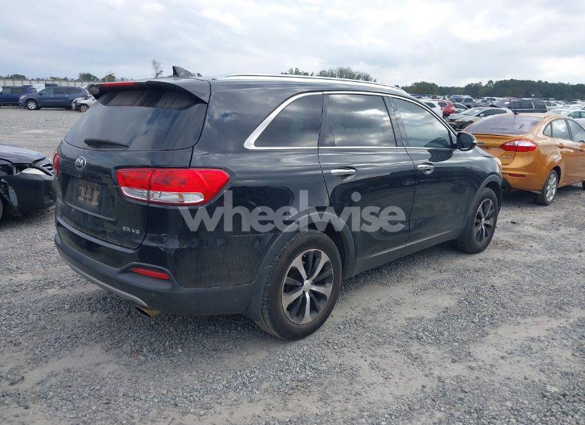 Photo 4 of 2018 Kia Sorento 3.3L EX (VIN 5XYPH4A58JG365627)