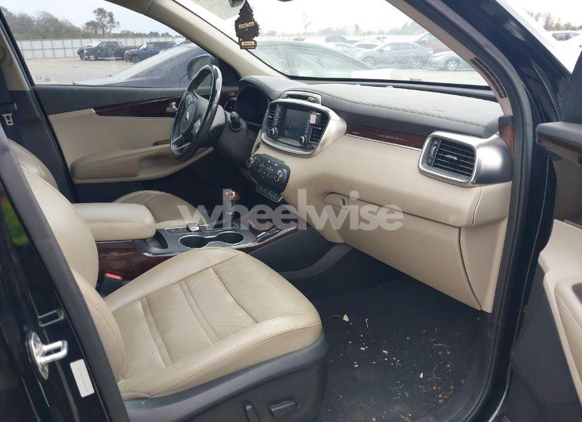 Photo 5 of 2018 Kia Sorento 3.3L EX (VIN 5XYPH4A58JG365627)