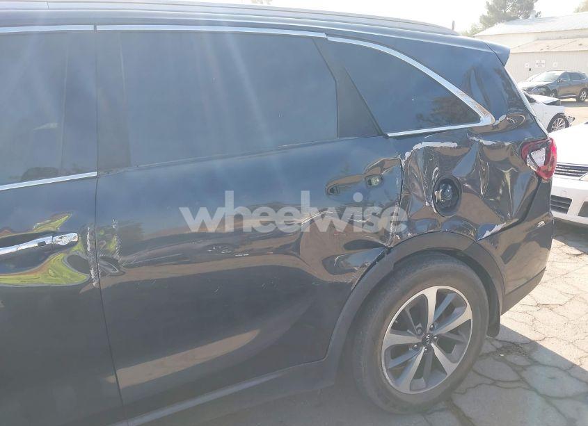 Photo 16 of 2019 Kia Sorento 3.3L EX (VIN 5XYPH4A58KG541318)