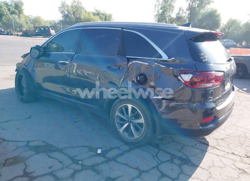Photo 3 of 2019 Kia Sorento 3.3L EX (VIN 5XYPH4A58KG541318)