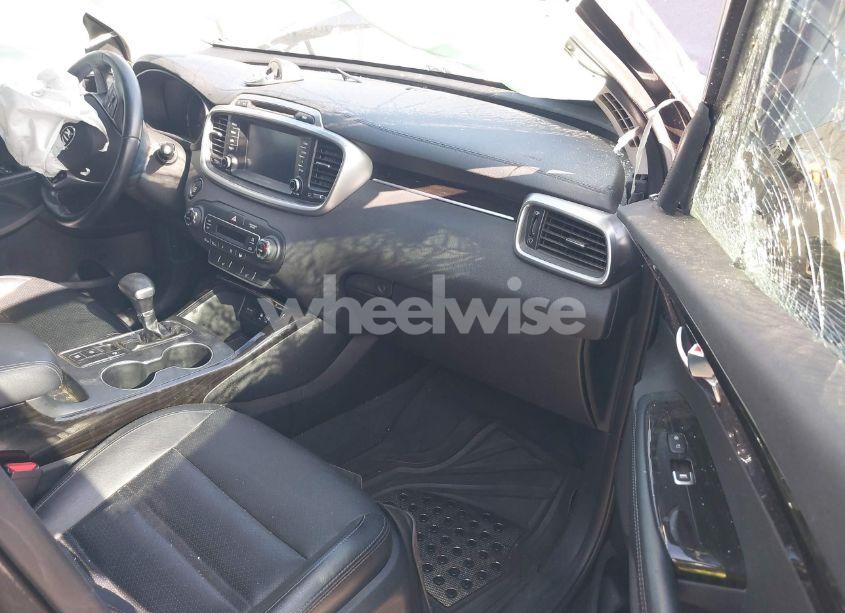 Photo 5 of 2019 Kia Sorento 3.3L EX (VIN 5XYPH4A58KG541318)