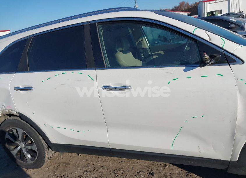 Photo 13 of 2016 Kia Sorento 3.3L EX (VIN 5XYPH4A59GG105262)