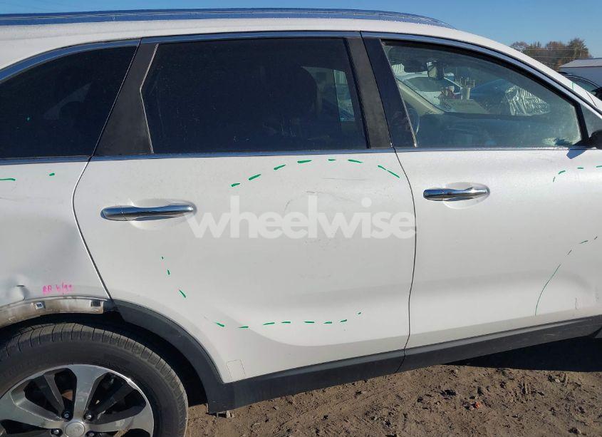 Photo 18 of 2016 Kia Sorento 3.3L EX (VIN 5XYPH4A59GG105262)