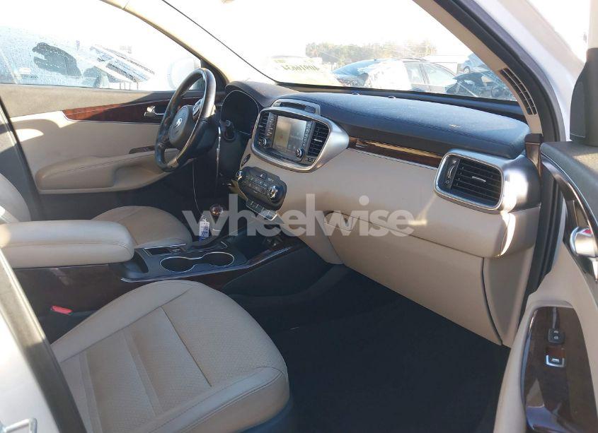 Photo 5 of 2016 Kia Sorento 3.3L EX (VIN 5XYPH4A59GG105262)