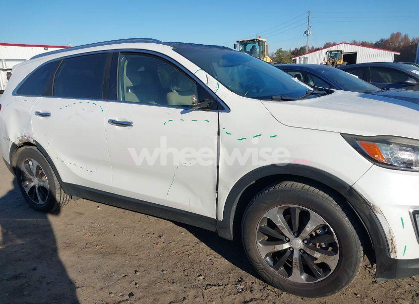 Photo 6 of 2016 Kia Sorento 3.3L EX (VIN 5XYPH4A59GG105262)