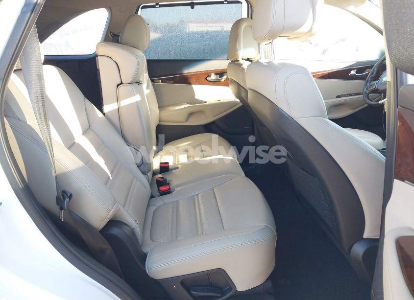 Photo 8 of 2016 Kia Sorento 3.3L EX (VIN 5XYPH4A59GG105262)