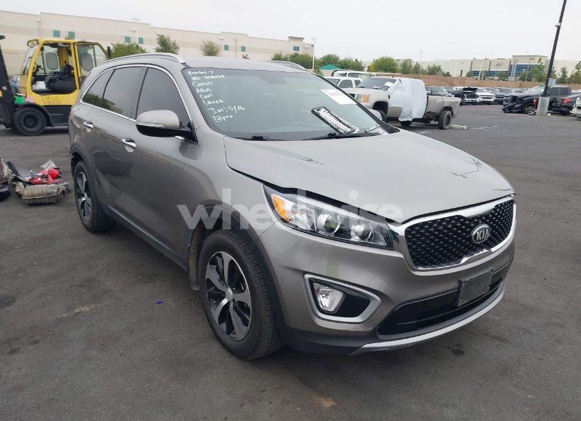 Photo 14 of 2018 Kia Sorento 3.3L EX (VIN 5XYPH4A59JG394960)