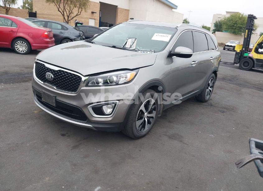 Photo 2 of 2018 Kia Sorento 3.3L EX (VIN 5XYPH4A59JG394960)