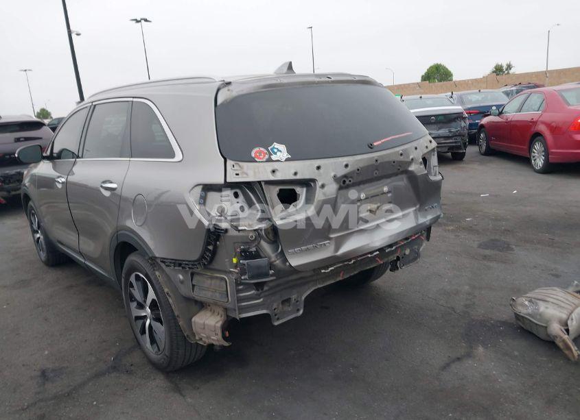 Photo 3 of 2018 Kia Sorento 3.3L EX (VIN 5XYPH4A59JG394960)