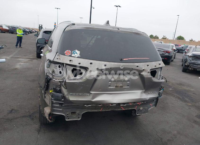 Photo 6 of 2018 Kia Sorento 3.3L EX (VIN 5XYPH4A59JG394960)