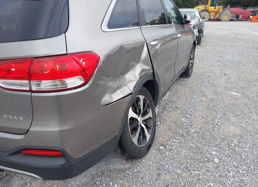 Photo 6 of 2018 Kia Sorento 3.3L EX (VIN 5XYPH4A59JG420358)