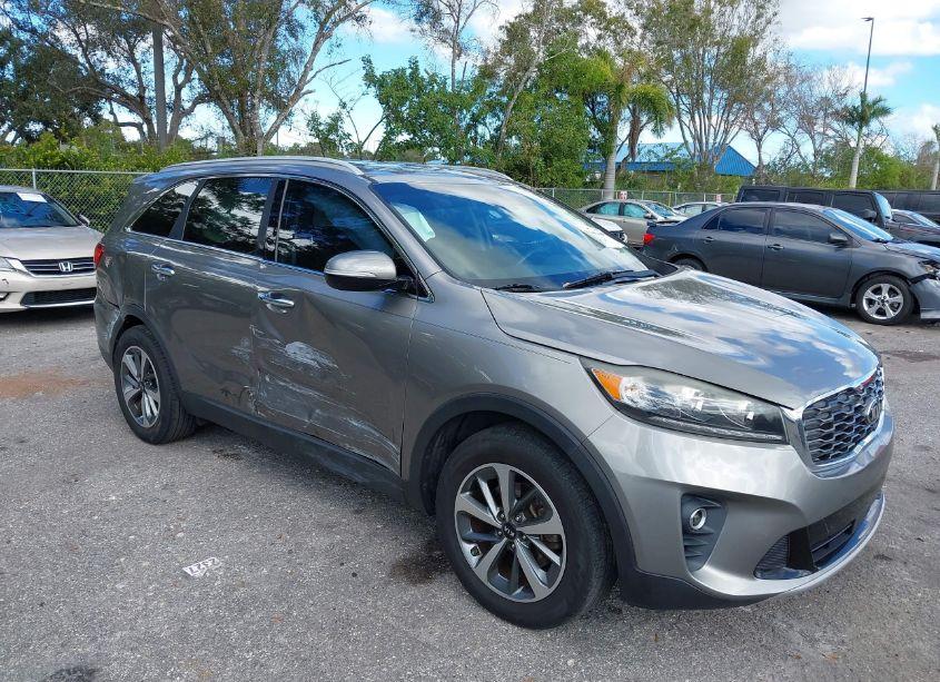 2019 Kia Sorento 3.3L EX (VIN 5XYPH4A59KG512703) main photo