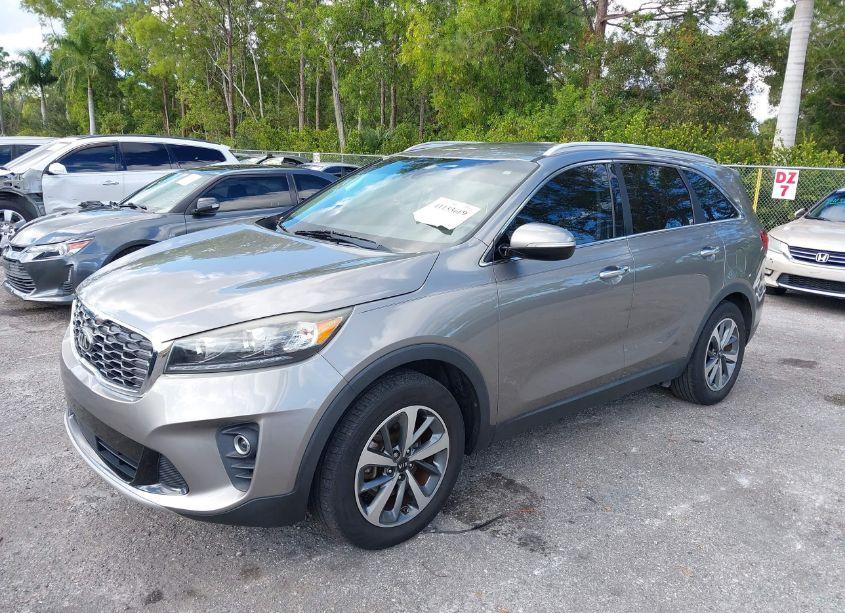 Photo 2 of 2019 Kia Sorento 3.3L EX (VIN 5XYPH4A59KG512703)