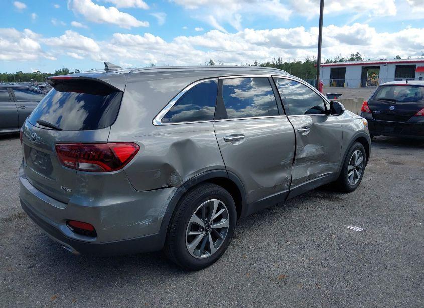 Photo 4 of 2019 Kia Sorento 3.3L EX (VIN 5XYPH4A59KG512703)