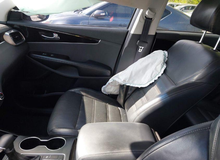 Photo 5 of 2019 Kia Sorento 3.3L EX (VIN 5XYPH4A59KG512703)