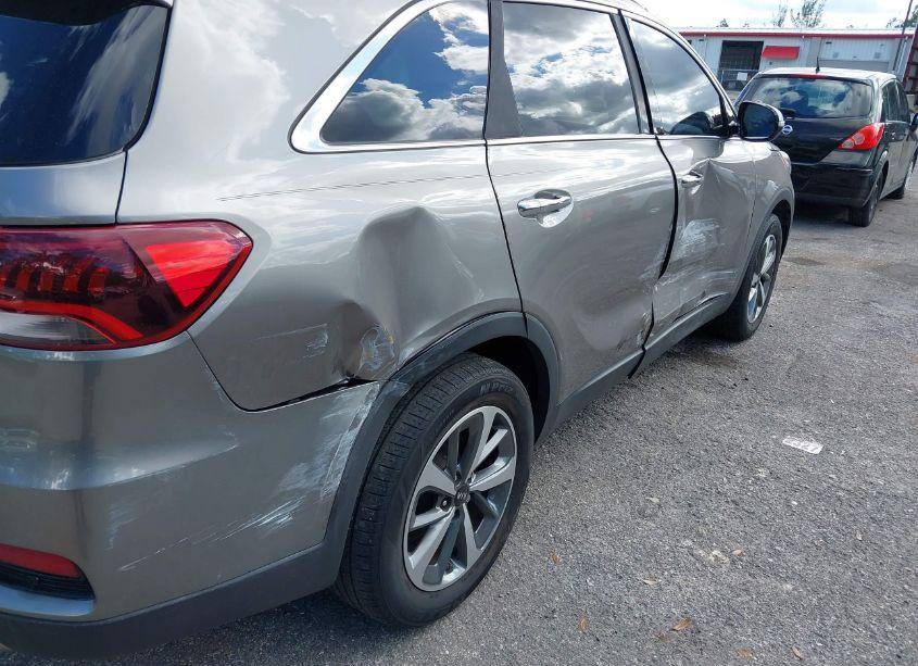 Photo 6 of 2019 Kia Sorento 3.3L EX (VIN 5XYPH4A59KG512703)