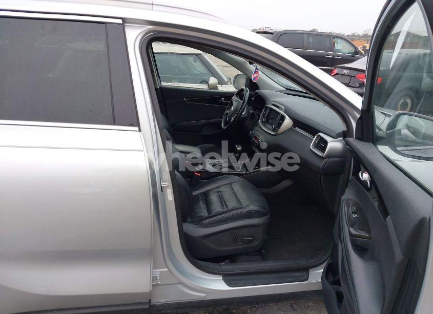 Photo 5 of 2019 Kia Sorento 3.3L EX (VIN 5XYPH4A59KG535351)