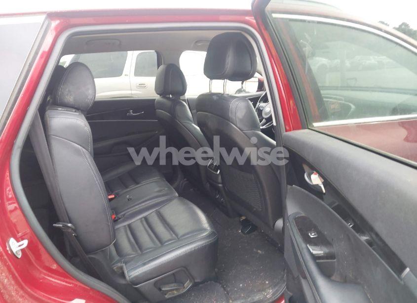 Photo 8 of 2016 Kia Sorento 3.3L EX (VIN 5XYPH4A5XGG100944)