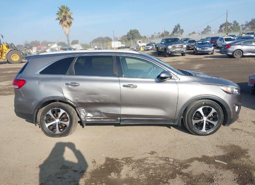 Photo 13 of 2017 Kia Sorento 3.3L EX (VIN 5XYPH4A5XHG275003)