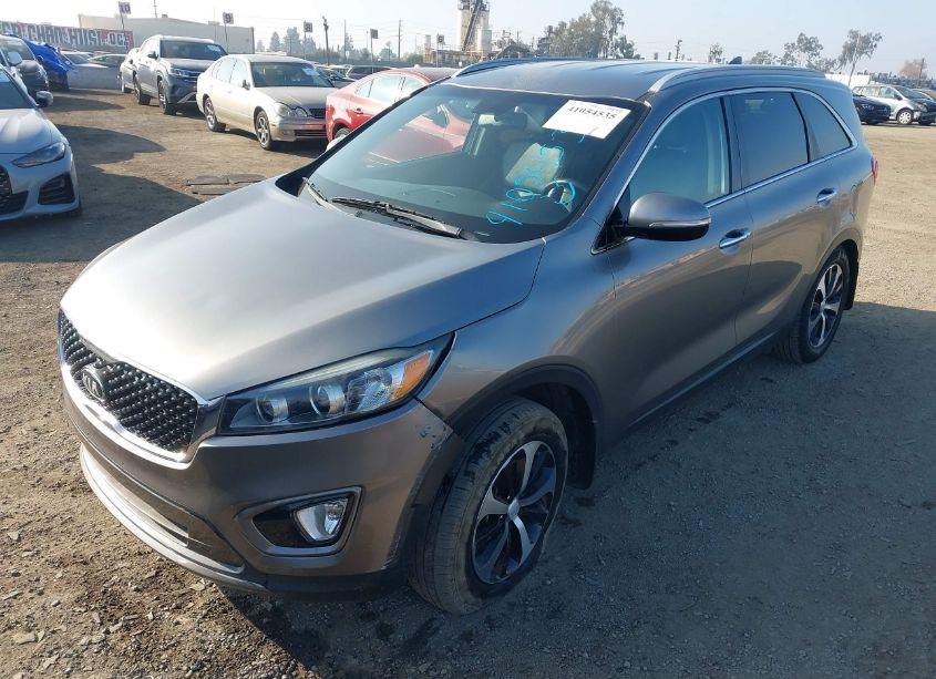Photo 2 of 2017 Kia Sorento 3.3L EX (VIN 5XYPH4A5XHG275003)