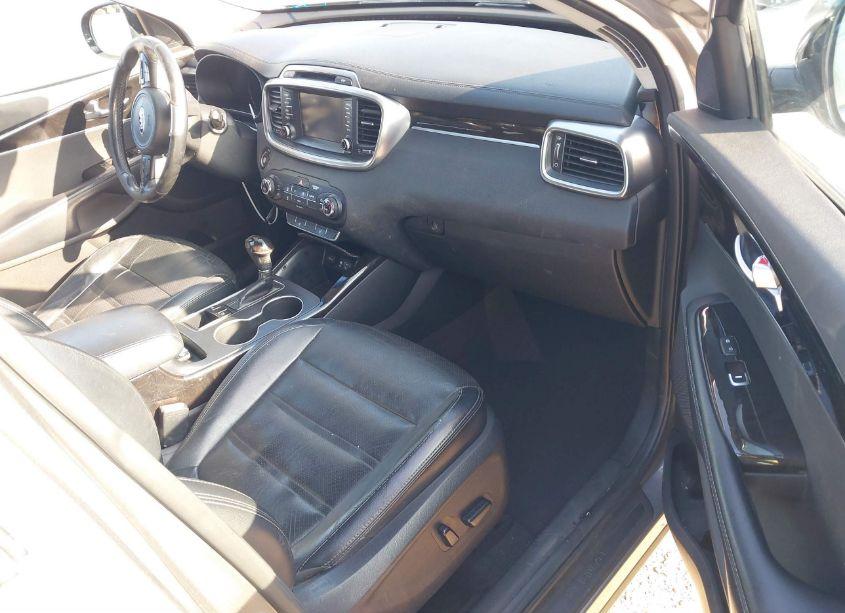 Photo 5 of 2017 Kia Sorento 3.3L EX (VIN 5XYPH4A5XHG275003)