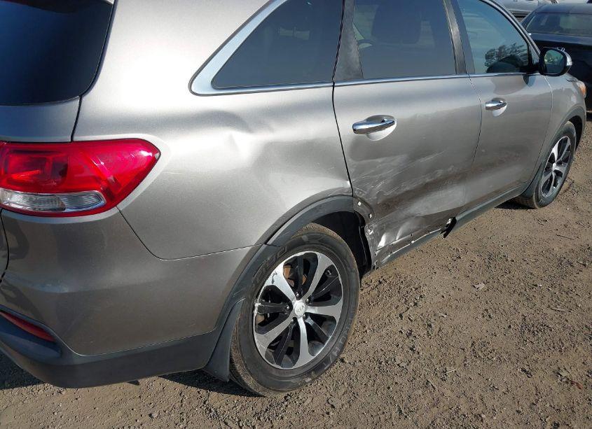 Photo 6 of 2017 Kia Sorento 3.3L EX (VIN 5XYPH4A5XHG275003)