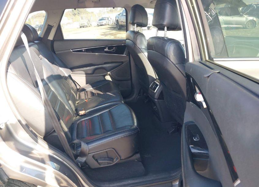 Photo 8 of 2017 Kia Sorento 3.3L EX (VIN 5XYPH4A5XHG275003)