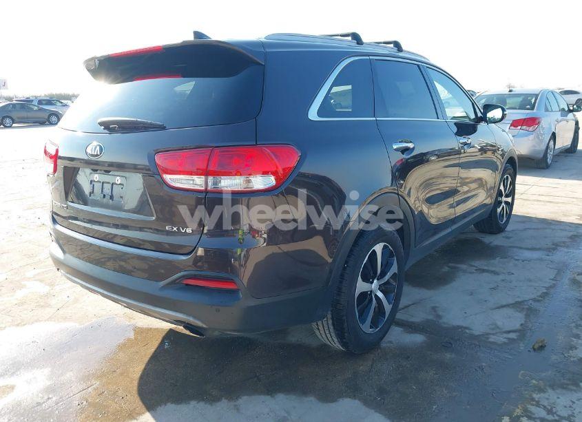 Photo 4 of 2018 Kia Sorento 3.3L EX (VIN 5XYPH4A5XJG353687)