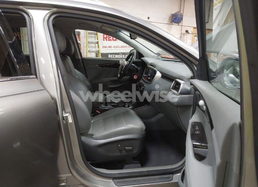 Photo 5 of 2016 Kia Sorento 2.0T EX (VIN 5XYPHDA17GG022717)